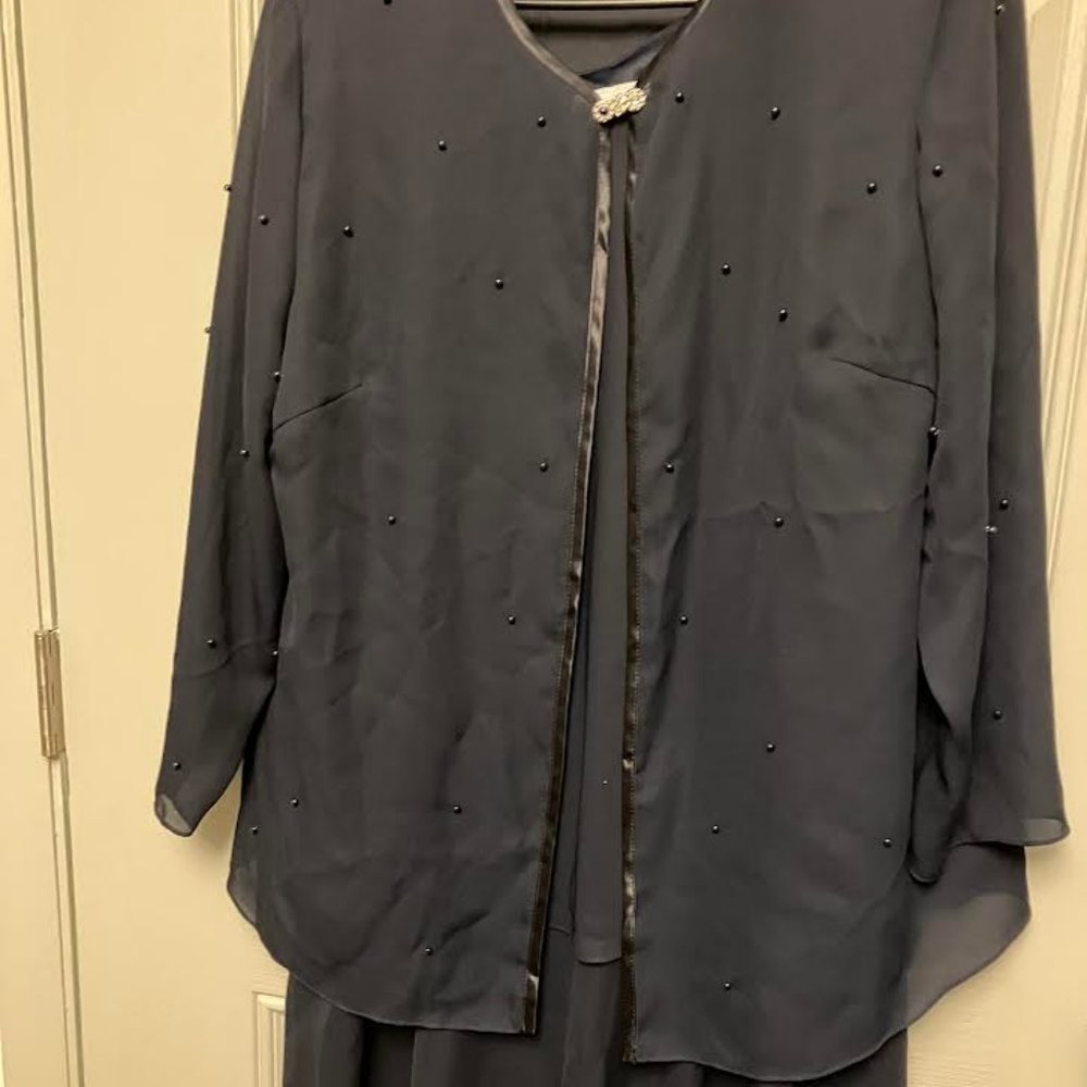 WOMEN'S NAVY CHIFFON TWO PIECE DRESS/JACKET IN SIZE 18 PETITE